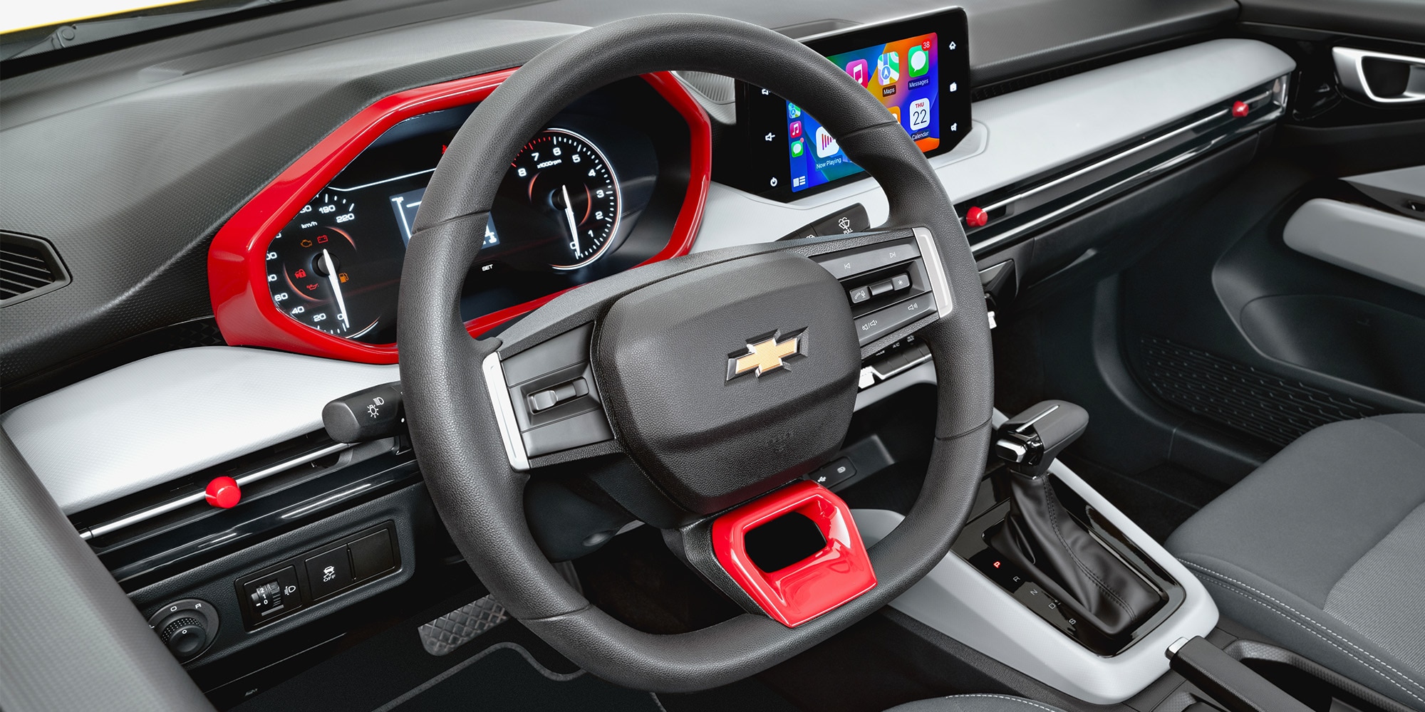 Complementa el estilo interior de tu Chevrolet Aveo Hatchback 2025 con el set de molduras a color de la carrocería