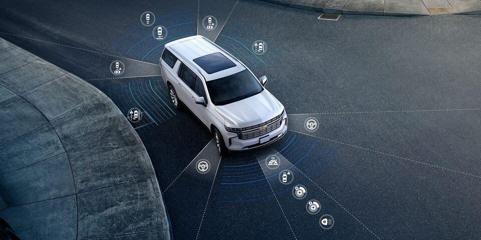 Alertas de seguridad y asistencia para Chevrolet Suburban 2023, camioneta grande