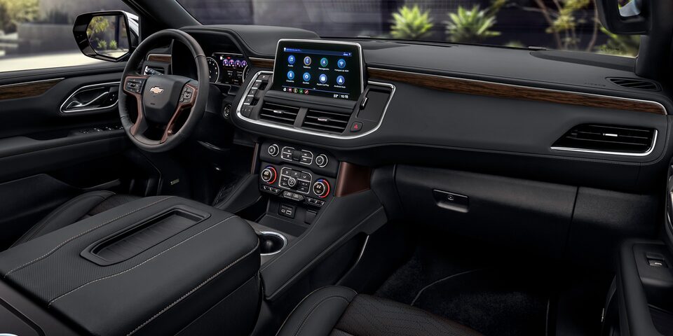 Chevrolet Suburban 2023, camioneta grande incluye sistema de infoentretenimiento con pantalla táctil a color de 10.2 pulgadas de alta resolución